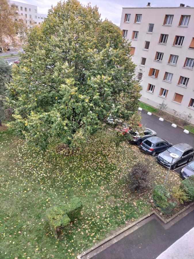 Jolie Appartement Proche Tramway Venissieux Exterior photo